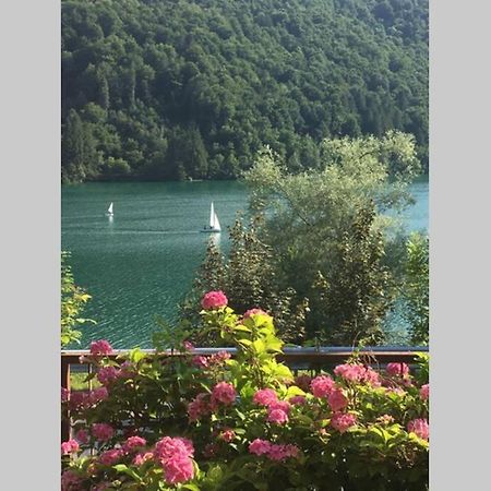 Casa A Schiera Fronte Lago Con Giardino Barcis Exterior foto
