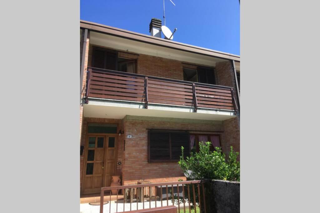 Casa A Schiera Fronte Lago Con Giardino Barcis Exterior foto