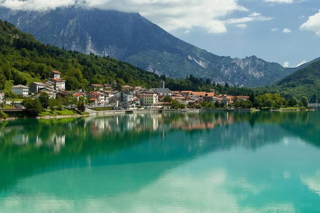 Casa A Schiera Fronte Lago Con Giardino Barcis Exterior foto
